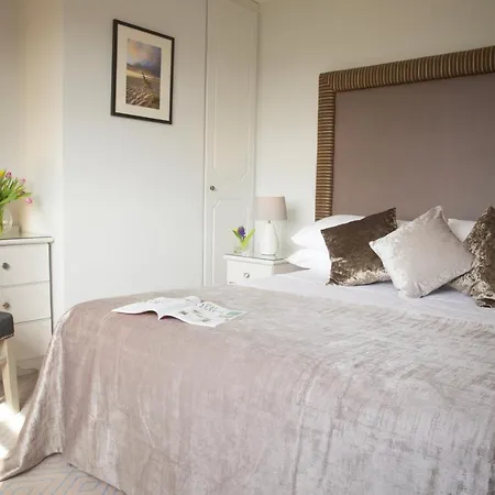 Πανσιόν Heights *